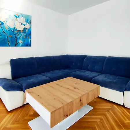 Skajla Ξενοδοχείο με διαμερίσματα Μεντουλίν