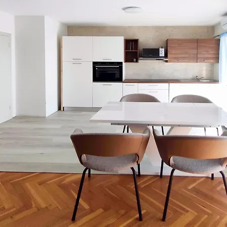 Skajla Μεντουλίν