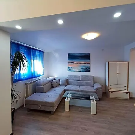 Skajla מלון דירות 3*